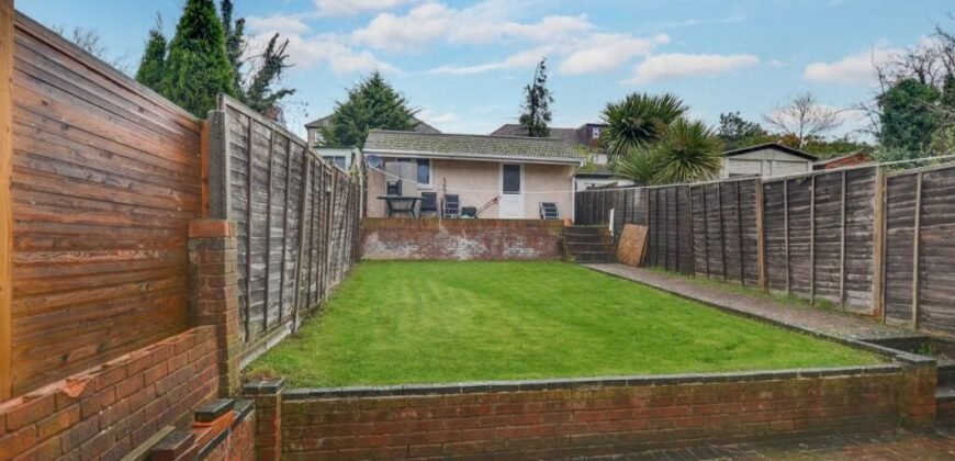3 bed semi-detached house for sale, Bromley BR1