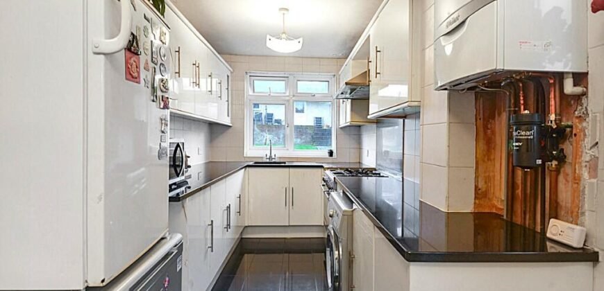 3 bed semi-detached house for sale, Bromley BR1