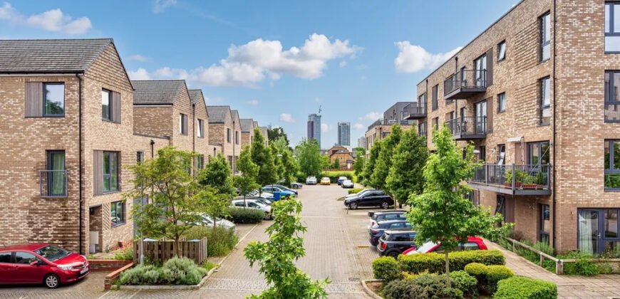 2 bed flat to rent Fisher Close, London SE16